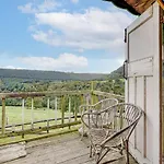 Glamping Wagon - 1 X Double Bed 2 X Single Bed