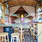 Glamping Wagon - 1 X Double Bed 2 X Single Bed