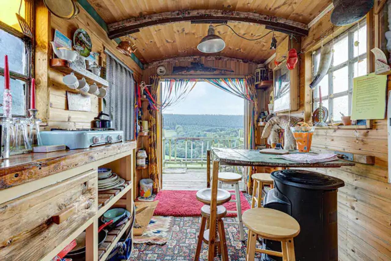 Glamping Wagon - 1 X Double Bed 2 X Single Bed Scarborough